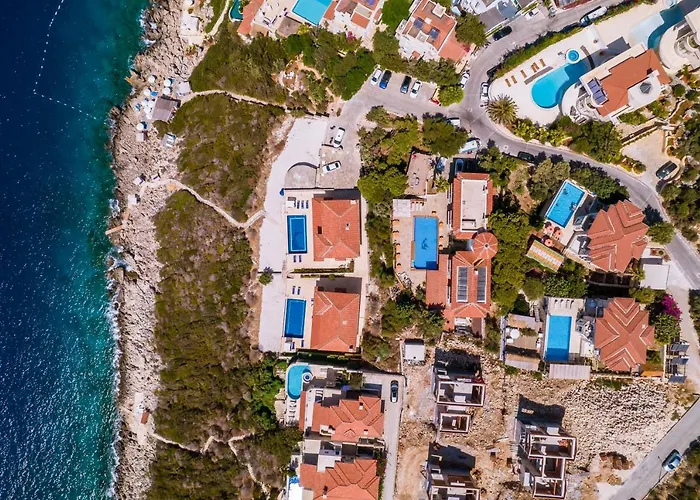 La Kumsal Denize Sifir Ve Oezel Havuzlu Dubleks Suit Kas with Pool