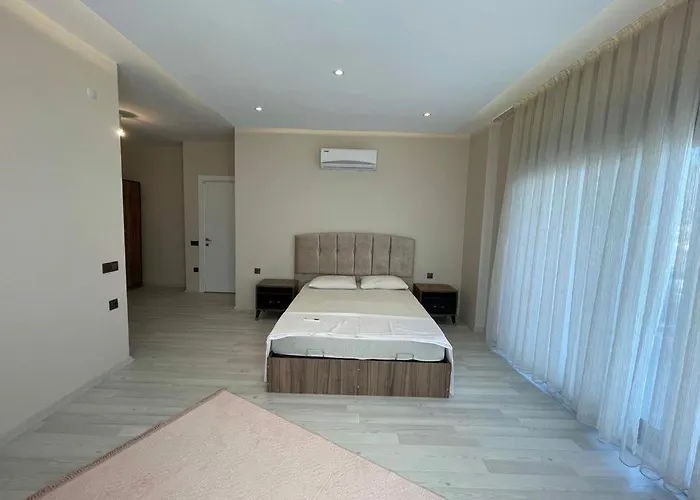 Private Bahce, Barbeku Ve Cocuk Oyun Parki Olanagi Ve Buyuk Bir Havuzu Olan Genis Aileler Icin Ideal Alanya