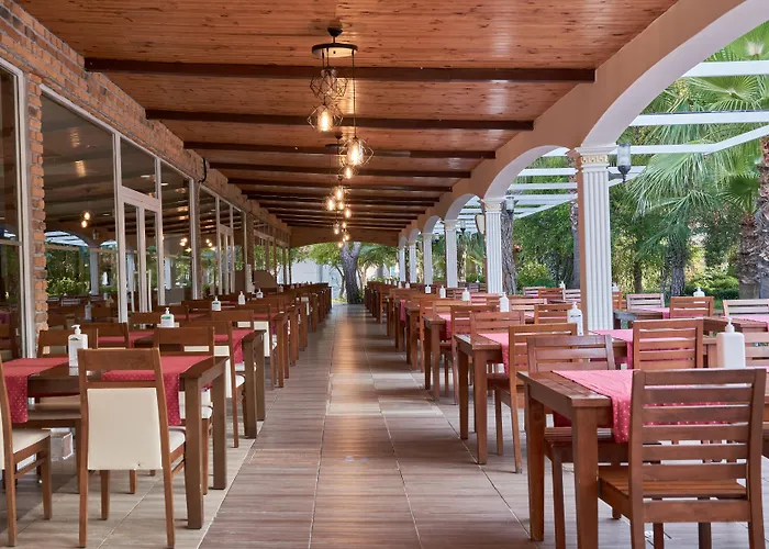 Maya Golf Hotel (Adults Only) Side