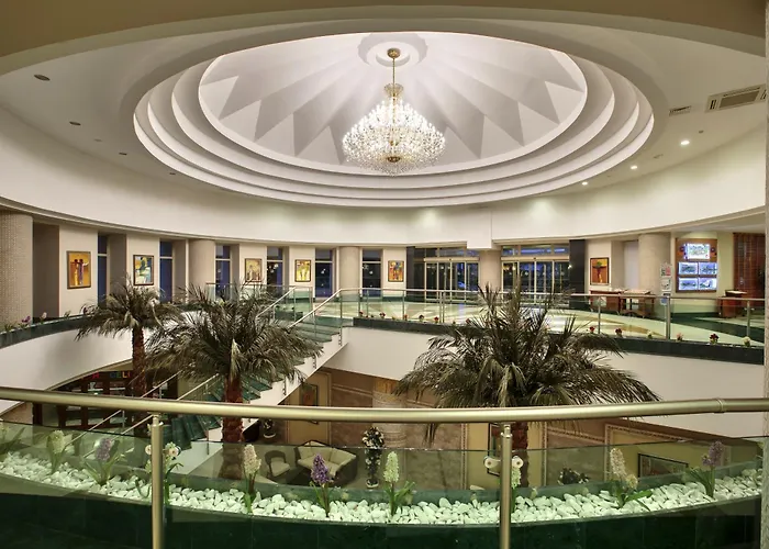 Side Resorts and Hotels with Waterparks
