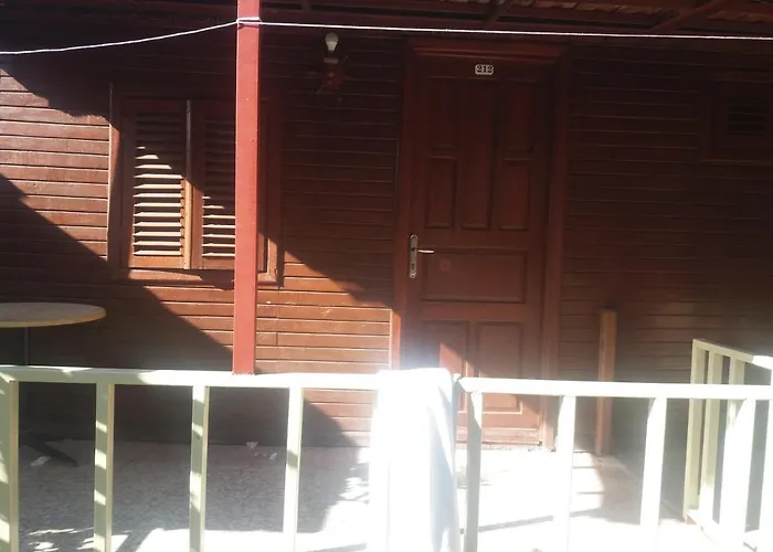 Oll Garden Bed & Breakfast Side