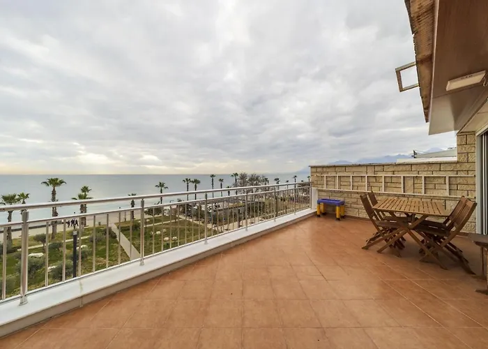 Flat With Terrace Next To Konyaalti Beach Antalya