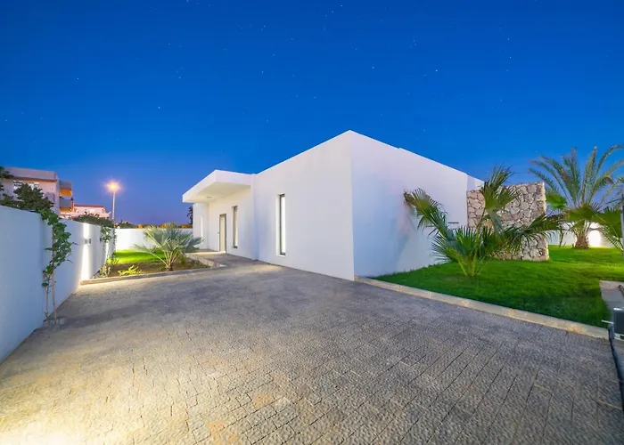 Villa Milo Side