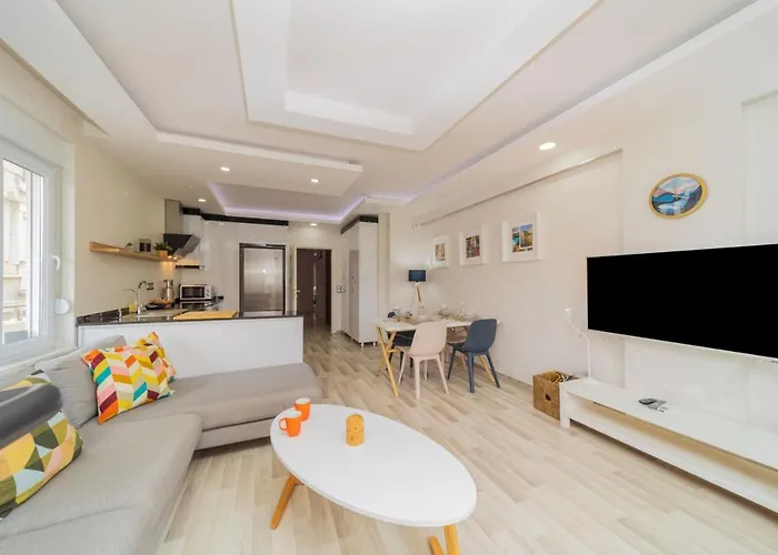 Pet friendly Comfortable Home Near Beach W Balcony In Antalya