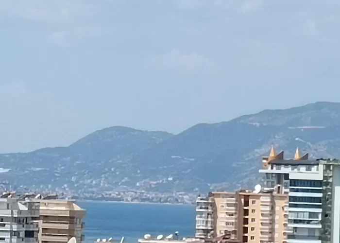 Seaside Market Retreat: Alanya Mahmutlar